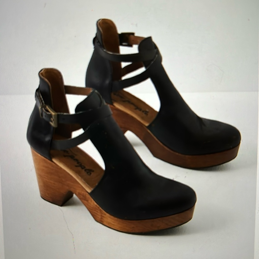 Free People Cedar Clogs- Black Leather, US 37, Size 7